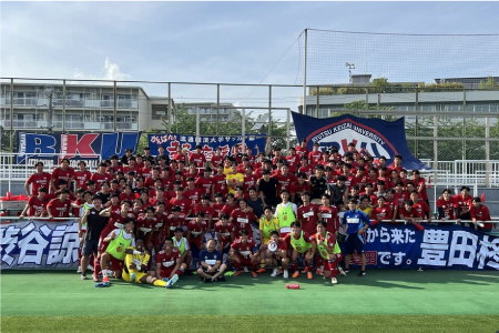 流通経済大学サッカー部の集合写真